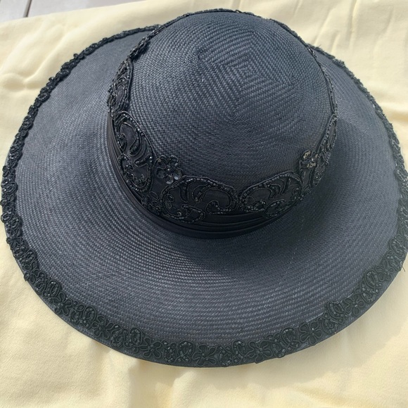 Hat - Picture 4 of 5